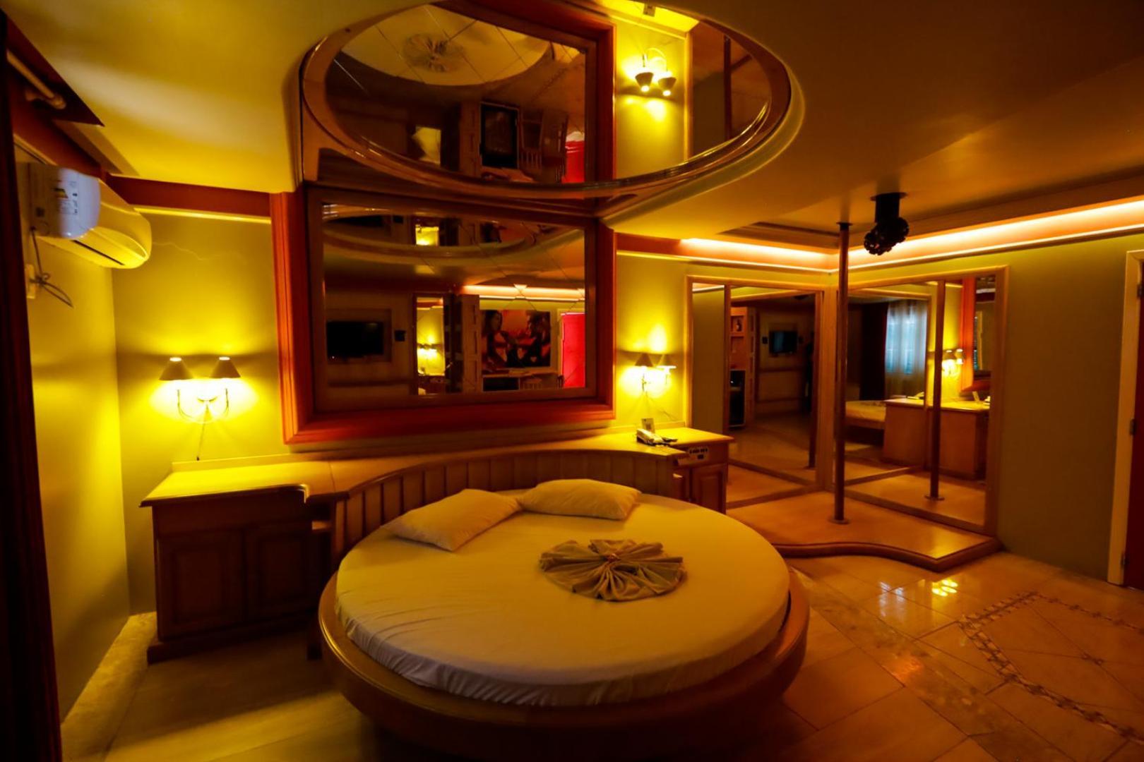 Motel Avenida (Adults Only) Грамаду Екстериор снимка