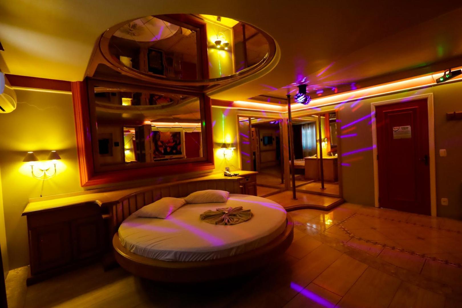 Motel Avenida (Adults Only) Грамаду Екстериор снимка